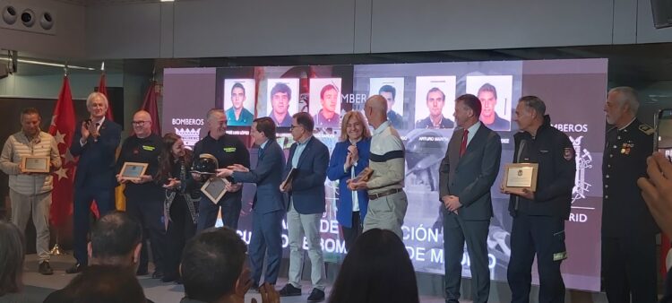 ASELF EN EL HOMENAJE A BOMBEROS CON MÁS DE 40 AÑOS DE SERVICIO EN EL AYUNTAMIENTO DE MADRID