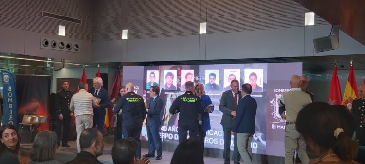ASELF EN EL HOMENAJE A BOMBEROS CON MÁS DE 40 AÑOS DE SERVICIO EN EL AYUNTAMIENTO DE MADRID