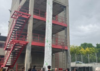 DEMOSTRACIÓN DE SISTEMA DE EVACUACIÓN DE EMERGENCIA PARA EDIFICIOS