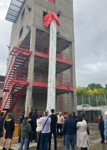 DEMOSTRACIÓN DE SISTEMA DE EVACUACIÓN DE EMERGENCIA PARA EDIFICIOS