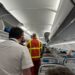 INCENDIO EN UN AVIÓN APAGADO, BAILANDO UN ZAPATEADO