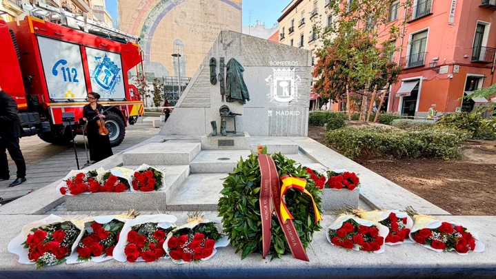 HOMENAJE A LOS DIEZ BOMBEROS FALLECIDOS EN EL INCENDIO DE ALMACENES ARIAS